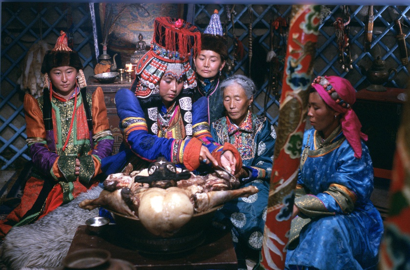 Das rituelle Mahl der mongolischen Prinzessin und ihrer Damen [The ritual meal of the Mongolian princess and her ladies], 1989 