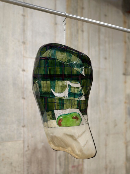 Ragen Moss, Consumptive Reader, 2nd degree (with Apple), 2017